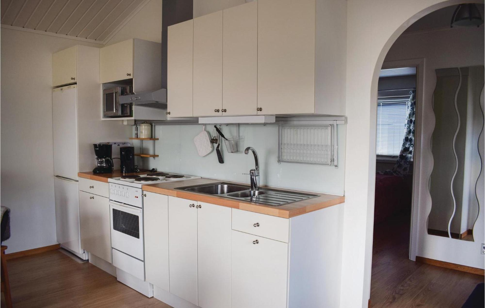 Amazing Home In Loettorp With House Sea View Екстер'єр фото