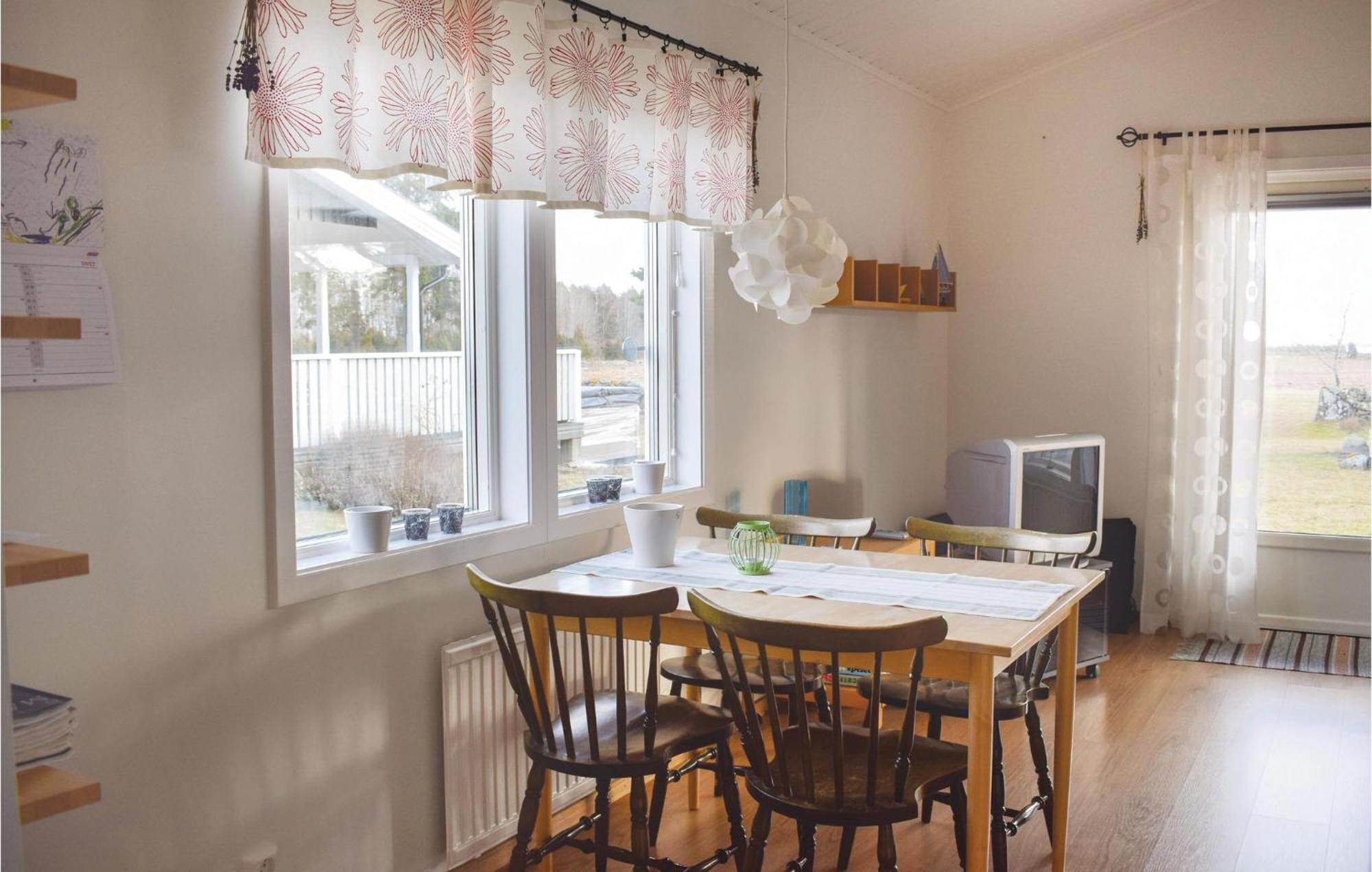 Amazing Home In Loettorp With House Sea View Екстер'єр фото